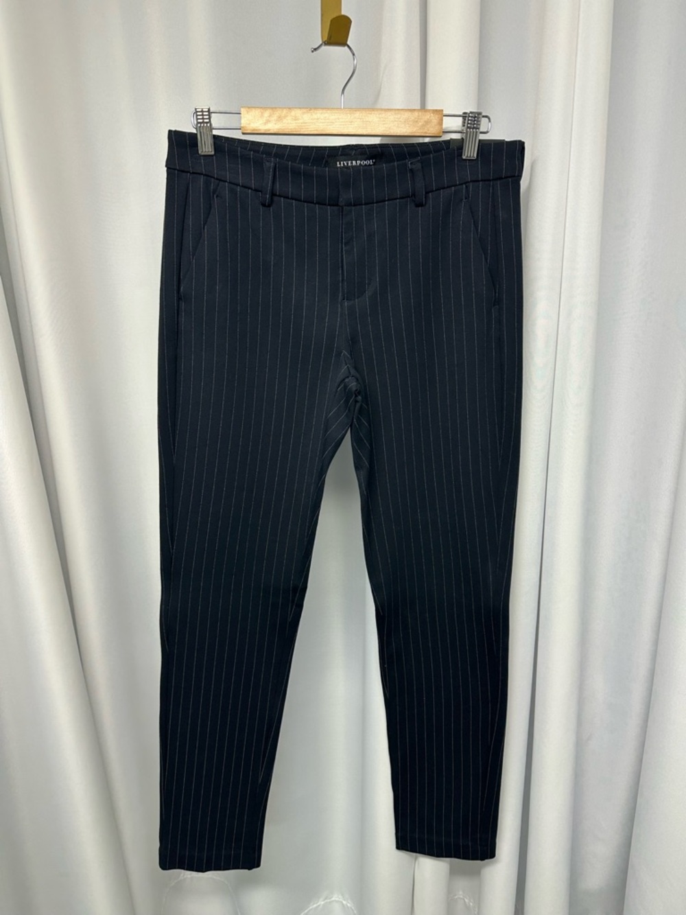 Liverpool navy Pinstripe Pants new with tags size 6 / 28